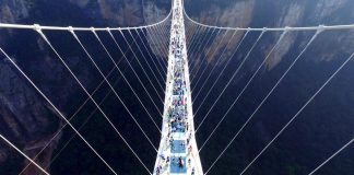 Il ponte di vetro più alto e lungo al mondo! Da brividi!! [VIDEO]