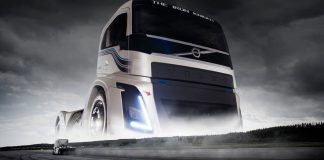 Iron Knight, il camion più veloce al mondo!! 2.400 Cv e 275 Km/h!! [VIDEO]