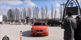 Sembra una normale BMW… Ma appena si ferma accade qualcosa di incredibile!! [VIDEO]