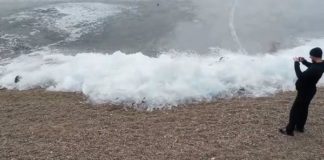 Incredibili onde di ghiaccio! Uno spettacolo unico al mondo! [VIDEO]