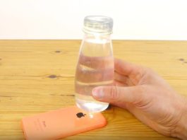 bottiglietta d'acqua smartphone