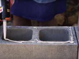 blocchi cemento divano piante video